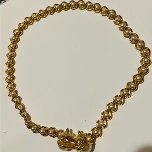 Elegant Gold and Pearl Necklace
